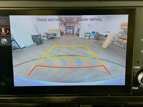 Used 2023 Kia Carnival LX image 26