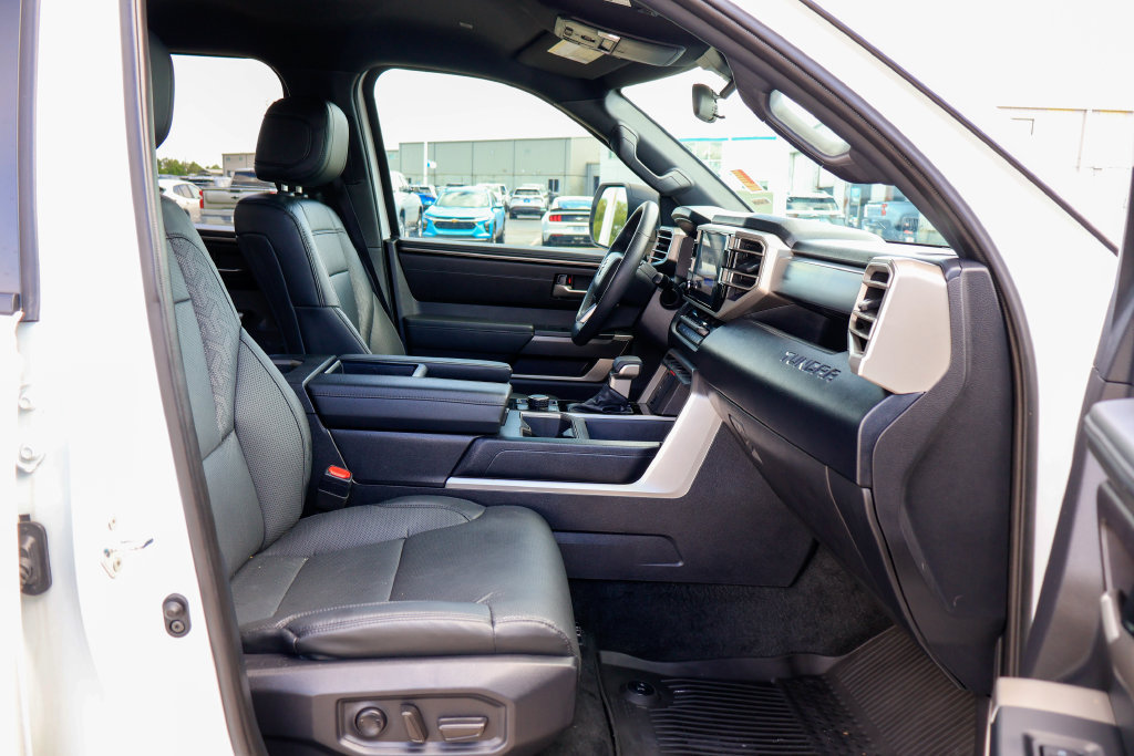 Used 2025 Toyota Tundra SR5 w/ SR5 Premium Package AWD/4WD image 10