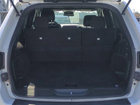 Used 2021 Jeep Grand Cherokee Laredo image 13