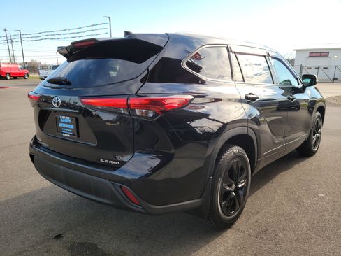 Used 2021 Toyota Highlander XLE image 4