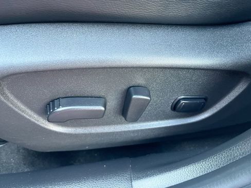 Used 2018 Nissan Rogue SL w/ Premium Package image 12