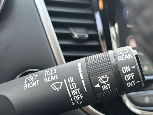 Used 2022 Chevrolet Trax LT w/ LT Convenience Package AWD/4WD image 26