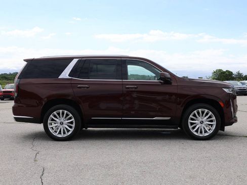 Used 2023 Cadillac Escalade Luxury AWD/4WD image 7