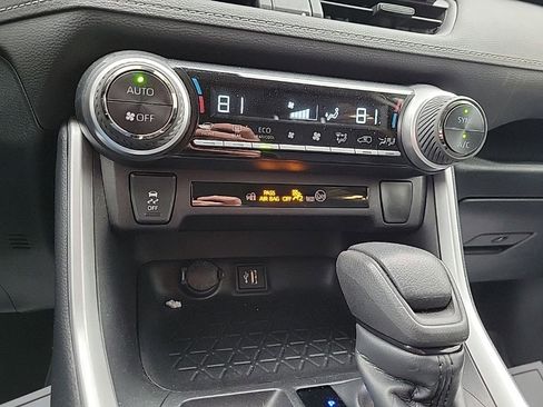 Used 2024 Toyota RAV4 LE AWD/4WD image 21