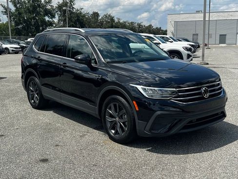Used 2024 Volkswagen Tiguan SE image 12