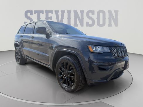 Used 2018 Jeep Grand Cherokee Altitude AWD/4WD image 6