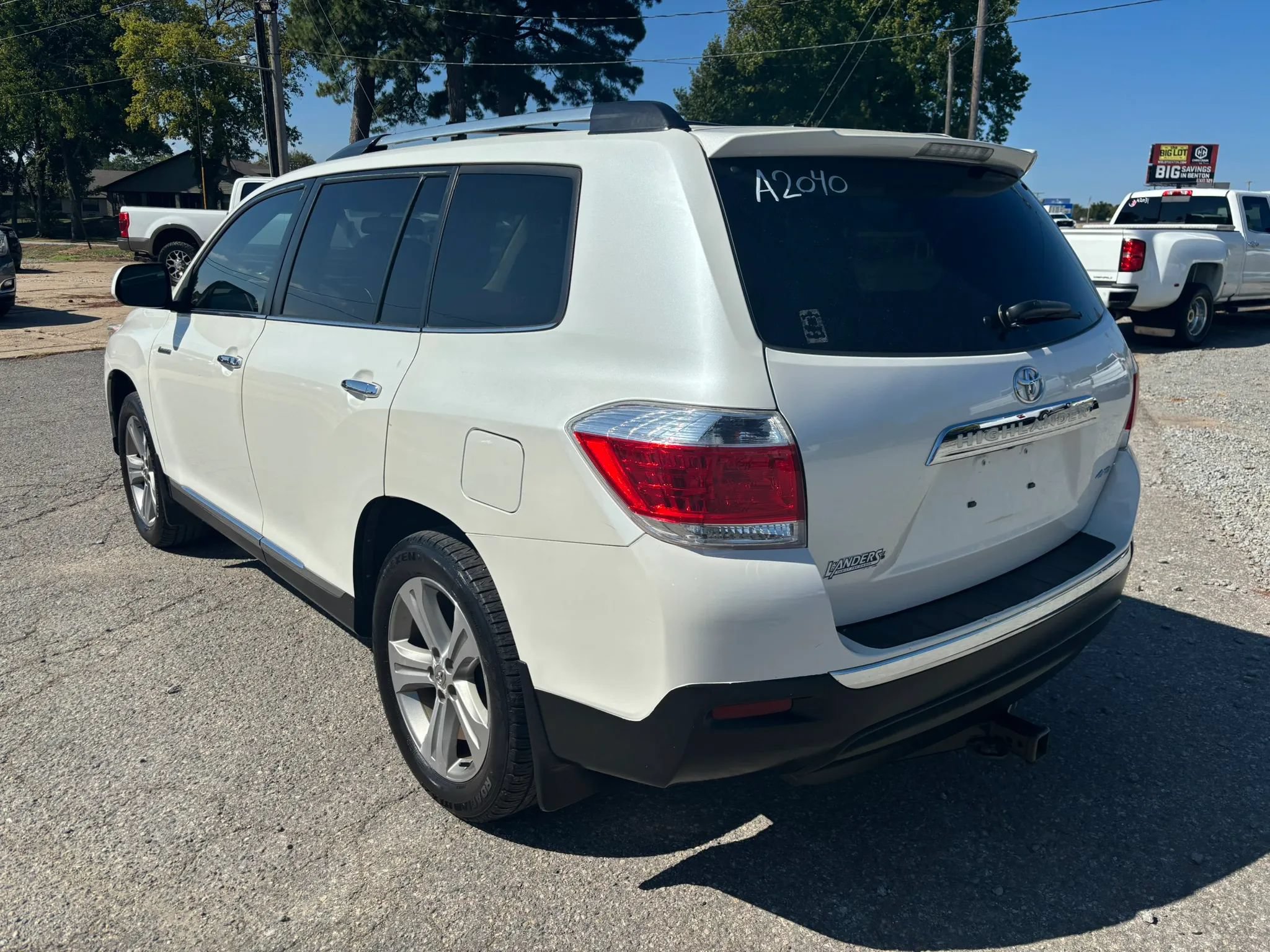 Used 2012 Toyota Highlander Limited w/ Tow Pkg AWD/4WD image 3