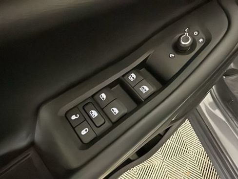 Used 2023 Jeep Grand Cherokee Trailhawk AWD/4WD image 11