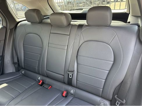 Used 2022 Mercedes-Benz GLC 300 image 4