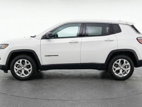 Used 2025 Jeep Compass Latitude AWD/4WD image 5