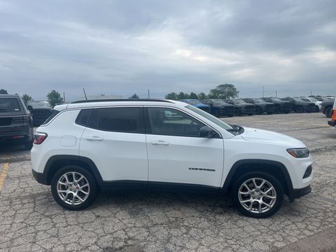 Used 2023 Jeep Compass Latitude AWD/4WD image 5