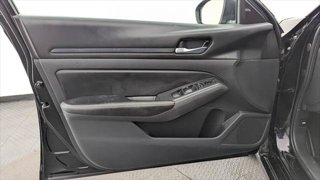 Used 2025 Nissan Altima 2.5 SV FWD image 13