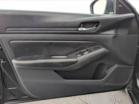 Used 2025 Nissan Altima 2.5 SV FWD image 13