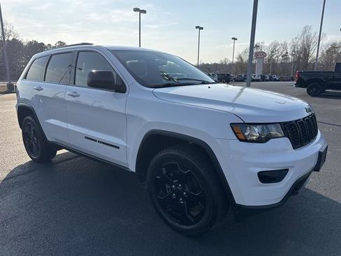 Used 2018 Jeep Grand Cherokee Laredo image 1