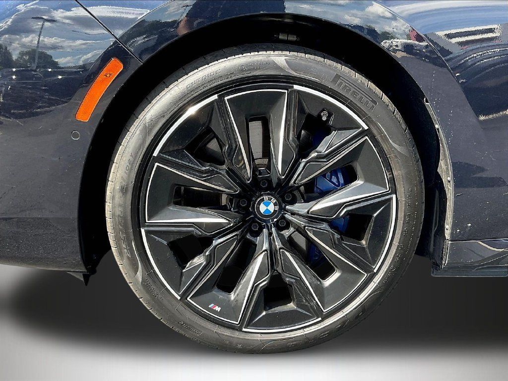 Used 2023 BMW i7 xDrive60 AWD/4WD image 30