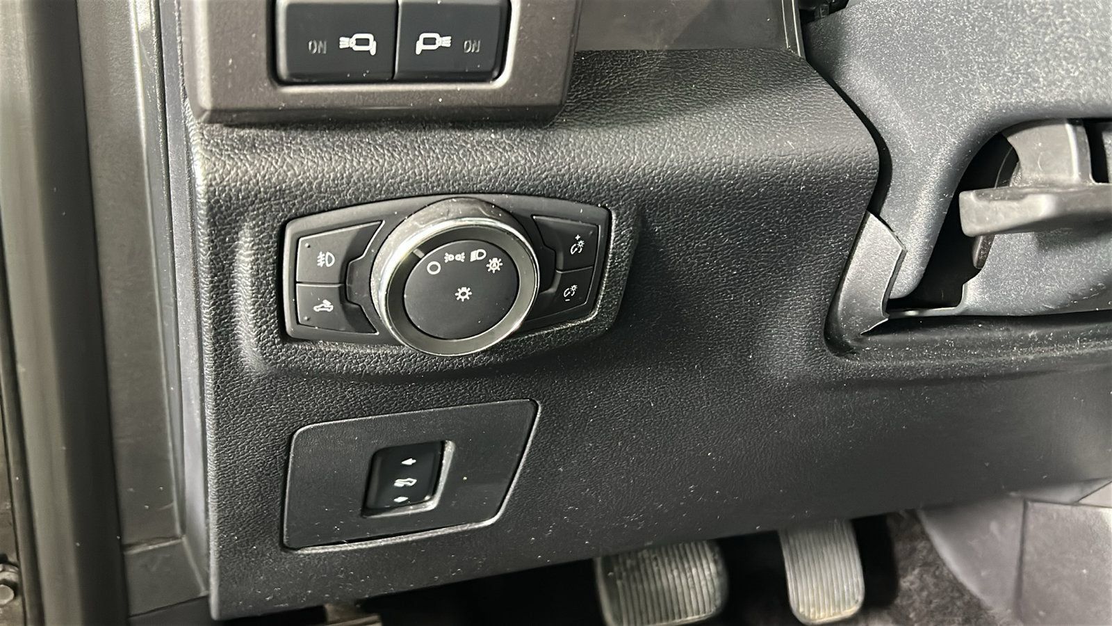 Used 2016 Ford F150 XLT w/ Equipment Group 302A Luxury AWD/4WD image 22