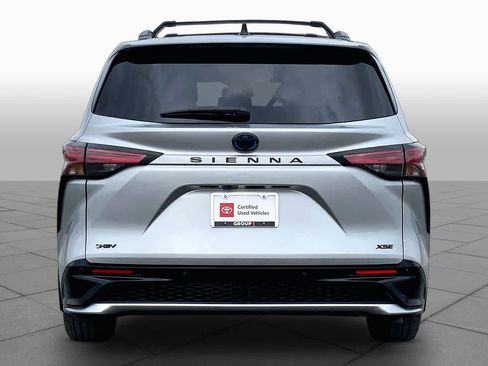 Used 2025 Toyota Sienna XSE w/ XSE Plus Package FWD image 5
