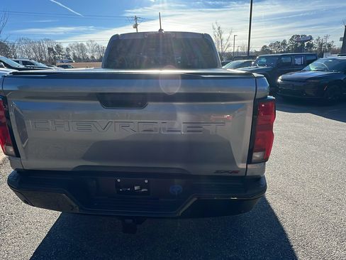 Used 2025 Chevrolet Colorado ZR2 w/ Technology Package image 9