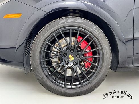 Used 2021 Porsche Cayenne GTS AWD/4WD image 39