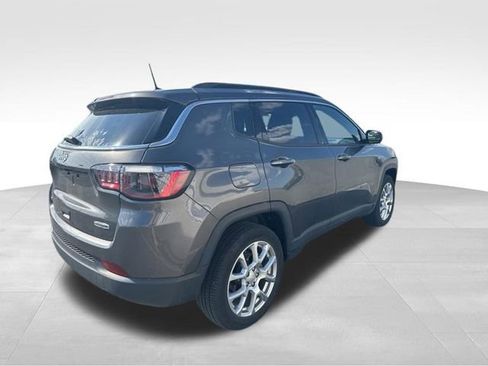 Used 2023 Jeep Compass Latitude AWD/4WD image 8
