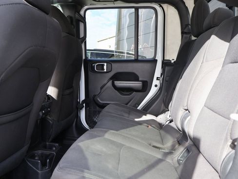 Used 2021 Jeep Gladiator Sport image 18