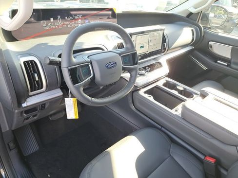 New 2026 Ford Expedition Active image 19
