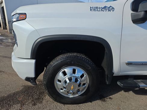 Used 2024 Chevrolet Silverado 3500 High Country w/ High Country Premium Package image 10