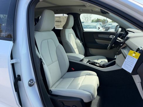 New 2026 Volvo XC40 B5 Plus w/ Protection Package Premier AWD/4WD image 8