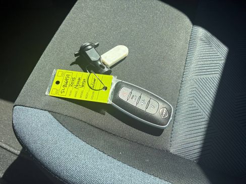 Used 2025 Nissan Versa SV FWD image 18