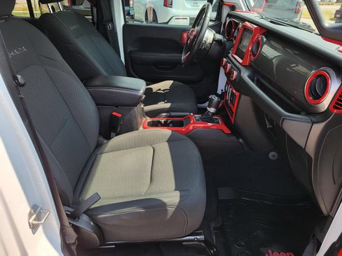 Used 2020 Jeep Wrangler Unlimited Sahara AWD/4WD image 13