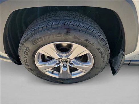 Used 2023 Toyota RAV4 XLE w/ Convenience Package image 8