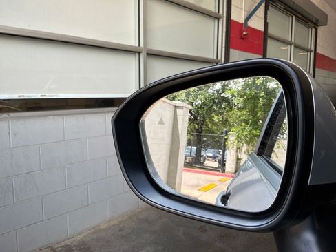 Used 2025 Nissan Rogue SV FWD image 19