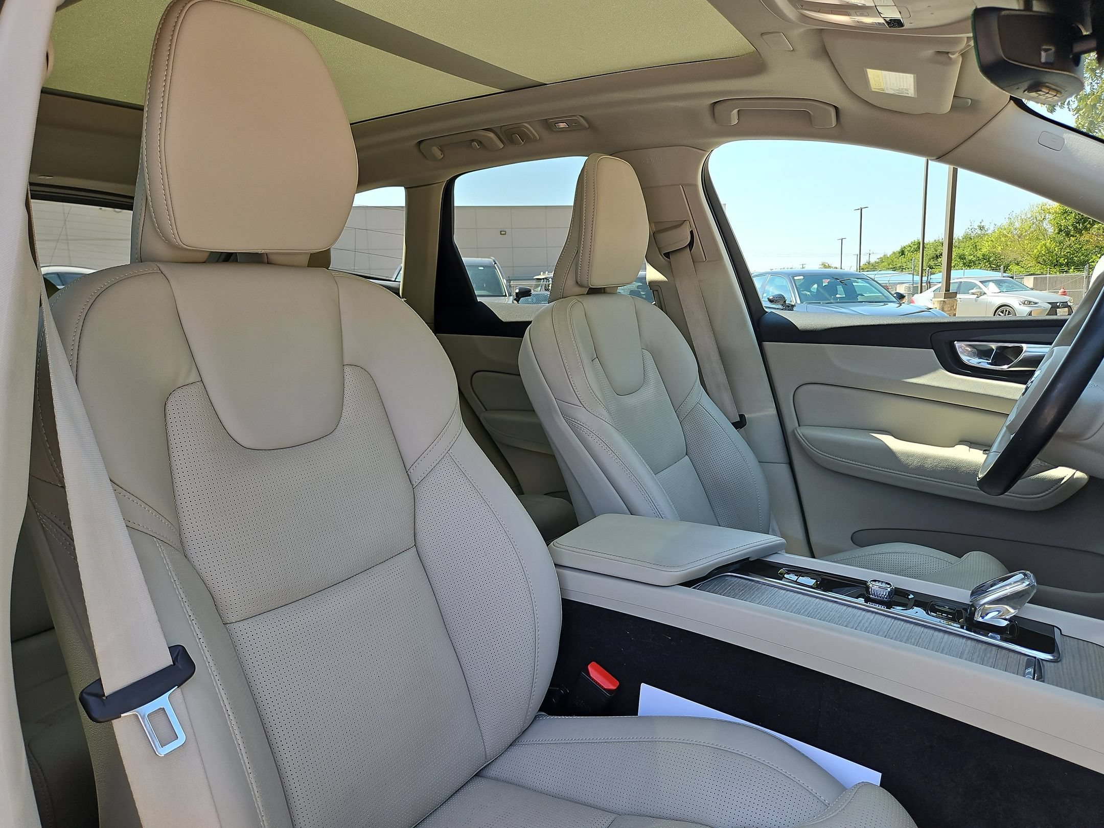 Used 2022 Volvo XC60 B5 Inscription w/ Advanced Package FWD image 29
