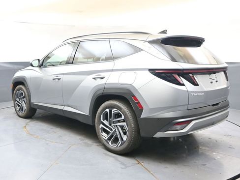 Used 2025 Hyundai Tucson Limited AWD/4WD image 3