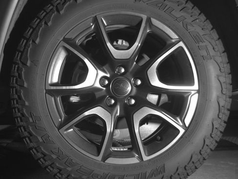 Used 2025 Jeep Compass Trailhawk AWD/4WD image 14