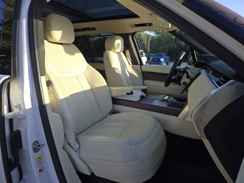 Used 2024 Land Rover Range Rover SE AWD/4WD image 12