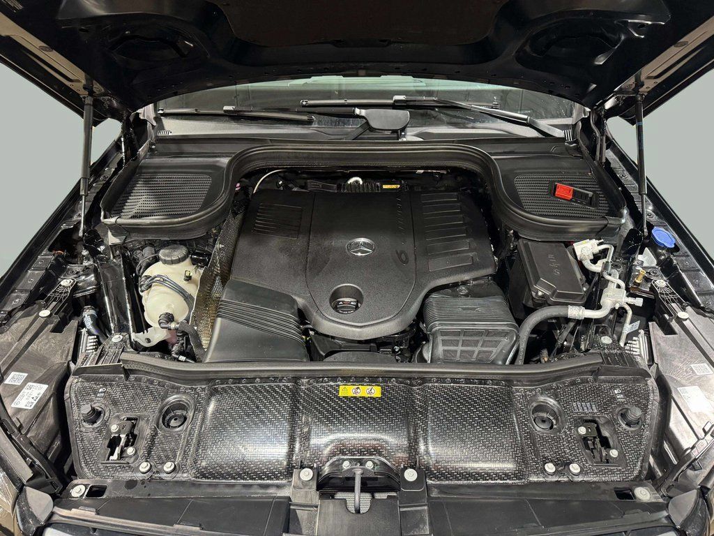 Used 2025 Mercedes-Benz GLS 450 4MATIC image 31