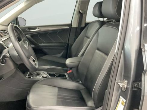Certified 2024 Volkswagen Tiguan SE w/ Panoramic Sunroof Package AWD/4WD image 22