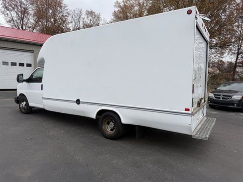 Used 2015 Chevrolet Express 3500 Extended w/ Smoker's Package image 11