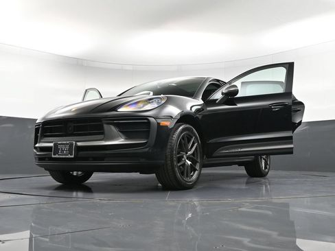 Certified 2023 Porsche Macan Turbo AWD/4WD image 37
