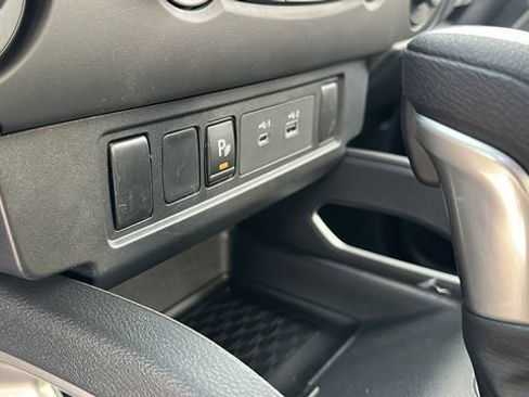 Certified 2025 Nissan Frontier SV image 33