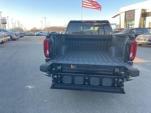 Used 2025 GMC Sierra 1500 SLT w/ SLT Premium Plus Package image 32