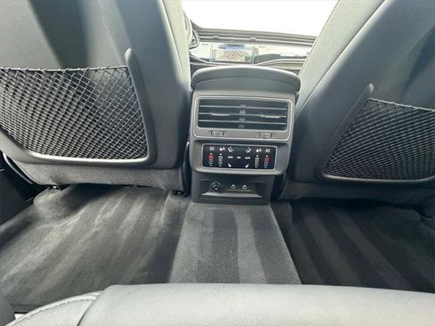 Certified 2025 Audi Q7 2.0T Premium Plus image 29