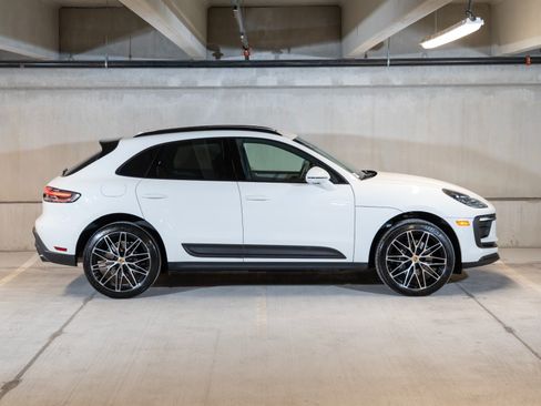 Certified 2026 Porsche Macan AWD/4WD image 8