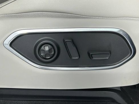 Used 2022 Jeep Wagoneer Series III AWD/4WD image 11