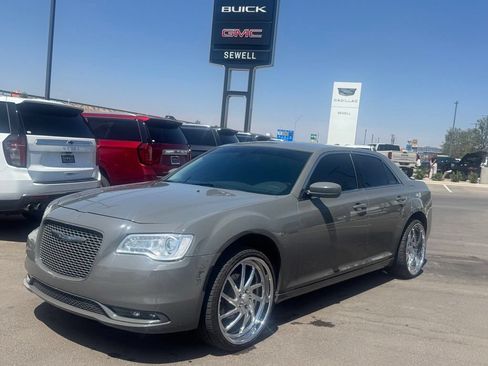 Used 2018 Chrysler 300 Touring L RWD image 1