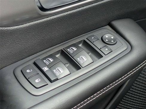 New 2026 Chrysler Pacifica Select image 23