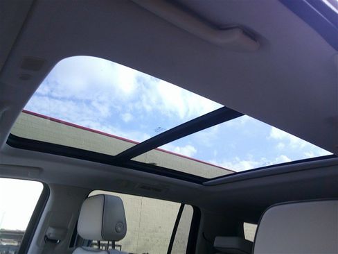 Used 2022 GMC Yukon XL Denali image 17