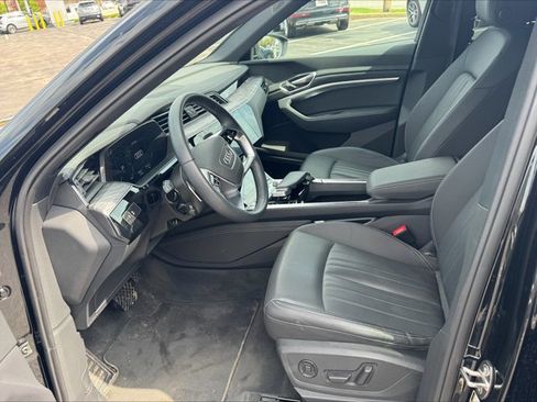 Used 2023 Audi e-tron Premium Plus w/ Premium Plus Package image 5