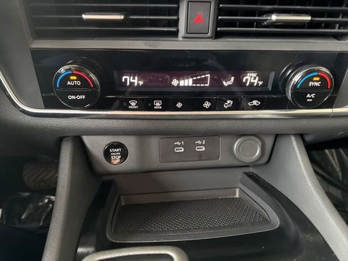 Used 2024 Nissan Rogue SV image 15